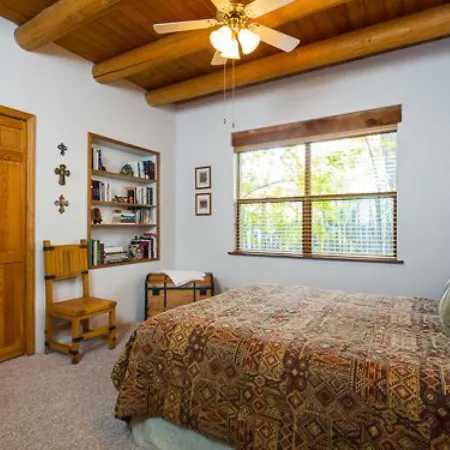 2 Bedroom - 10 Min. Walk To Plaza - Felicidad Apartment