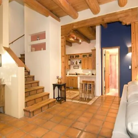 2 Bedroom - 10 Min. Walk To Plaza - Felicidad Apartment
